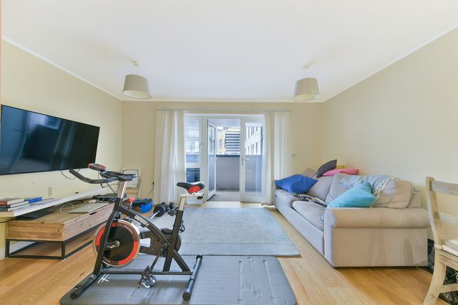 36 Chatfield Road, London photo 3