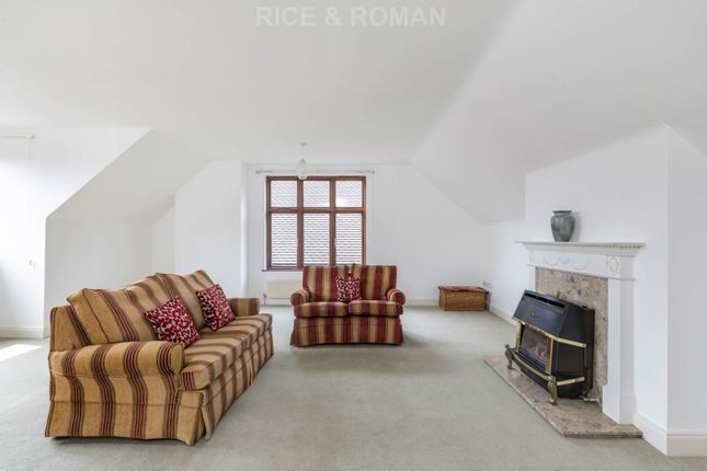 Flat 7 Victoria Place, Esher Park Avenue, Esher photo 2