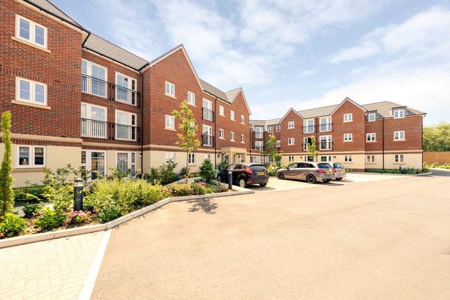 Thumbnail Flat for sale in Lowe House, London Road, Knebworth, Hertfordshire