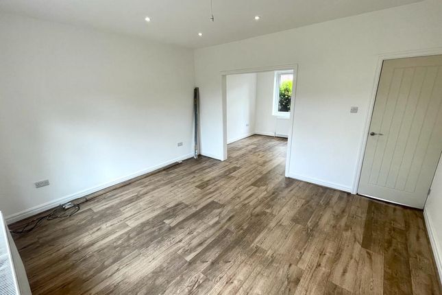 82, Manchester photo 2