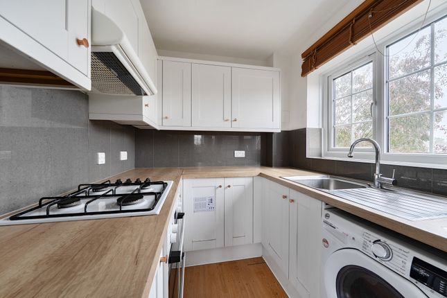 Wilkins Close, Mitcham photo 3