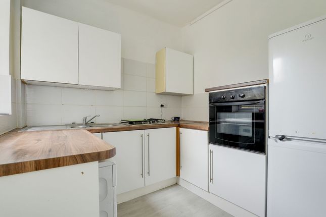 6 Victoria Avenue, Nottingham photo 3