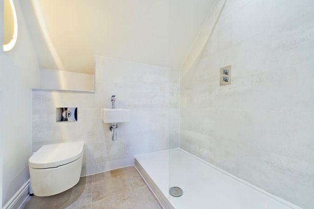 Shower Room.Jpg