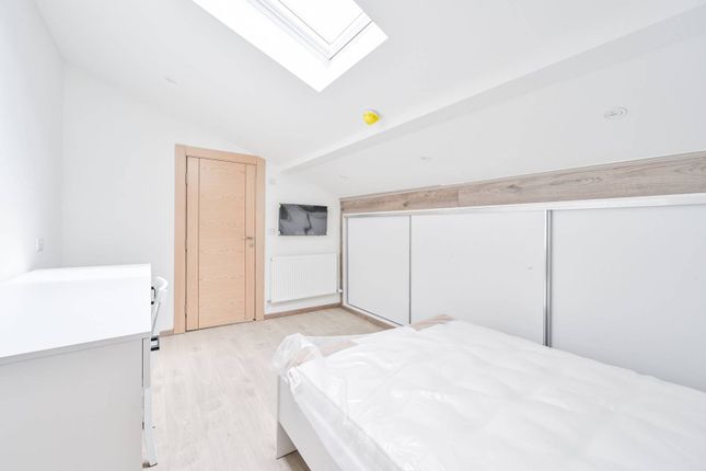 Flat to rent in Hoxton Street, Shoreditch, London