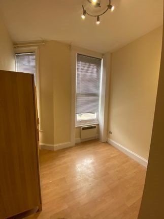 Flat to rent in Buckley Road, London