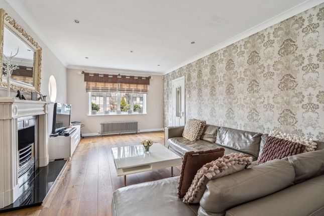 44, The Avenue, Pinner photo 2