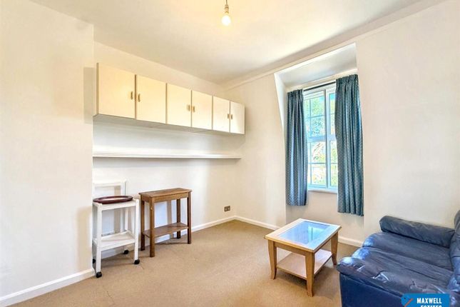 171, Watling Avenue, Edgware photo 5