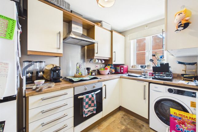 33, Irons Way, Weston-super-Mare photo 3