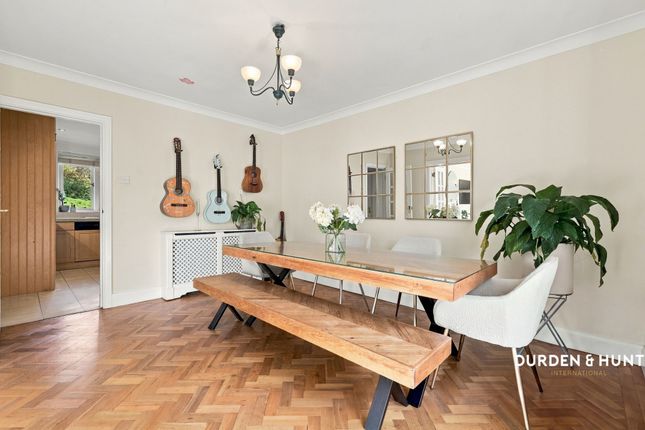 25 St. Johns Road, Loughton photo 4