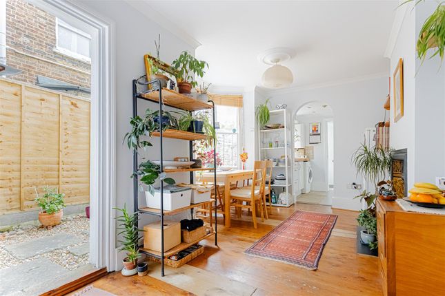 Flat for sale in Candler Street, London
