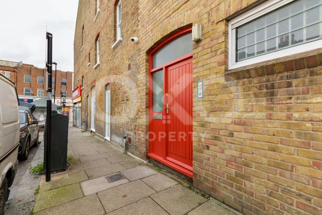Office to let in High Road, Wood Green