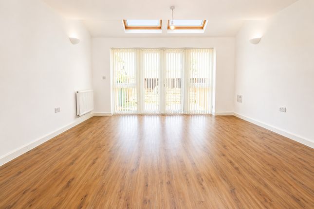 19, Stone House Lane, Dartford photo 4
