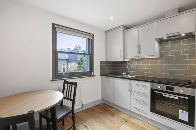 Flat to rent in Coverdale Road, London