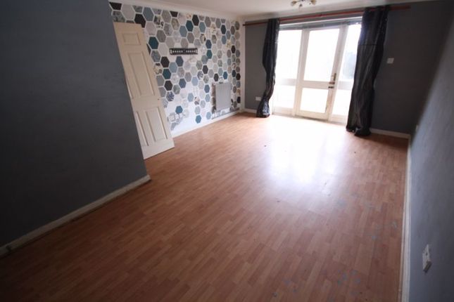 Terraced house for sale in Eastcote Lane, Northolt