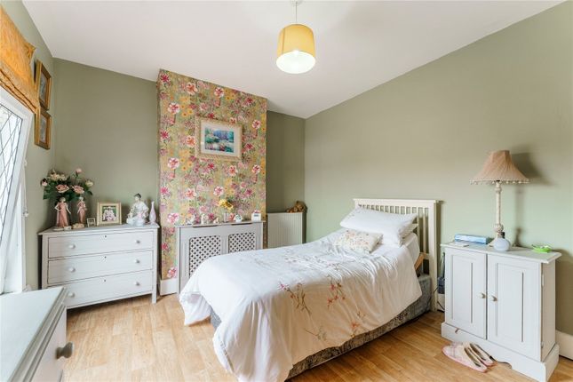 116, Leeds Road, Castleford photo 4