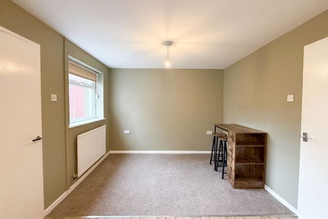 27 Fernlough, Gateshead photo 4