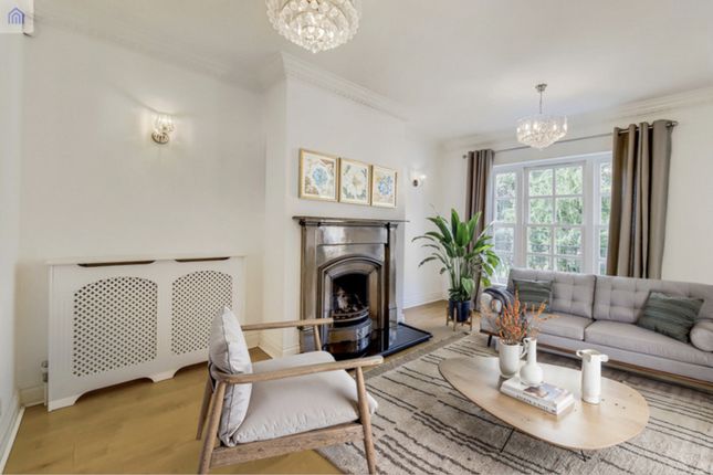 11, Grosvenor Place Vale Road, Weybridge photo 3