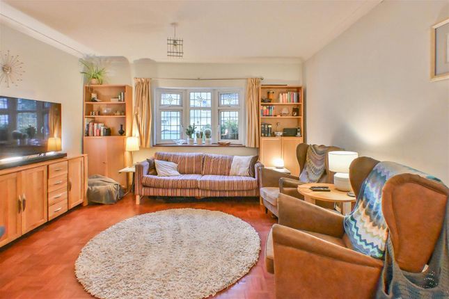 31, St. James Road, Brentwood photo 2