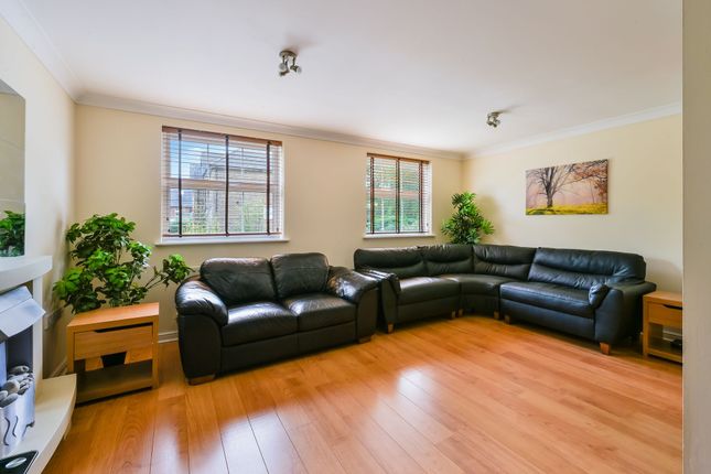 21 Horton Crescent, Epsom photo 2