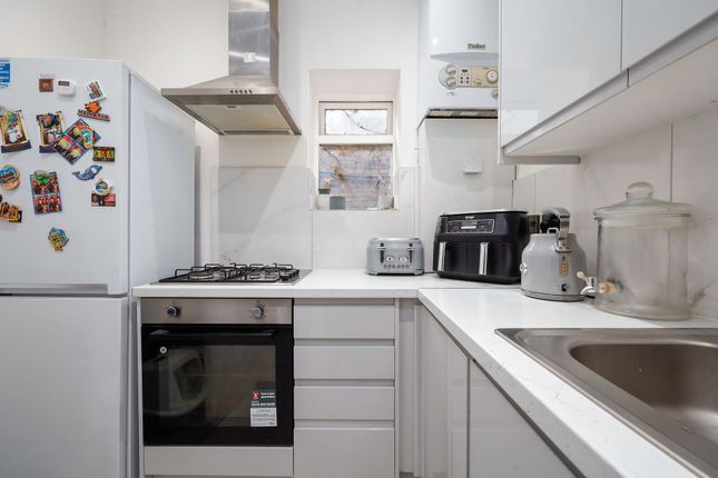 First floor flat, 25, Craven Park, London photo 3