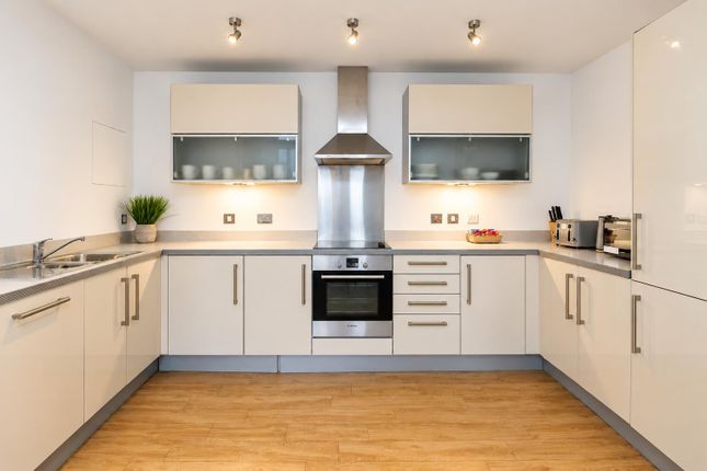 3-bed flat on 10 Merrivale Mews, Milton Keynes, £1,795/mo
