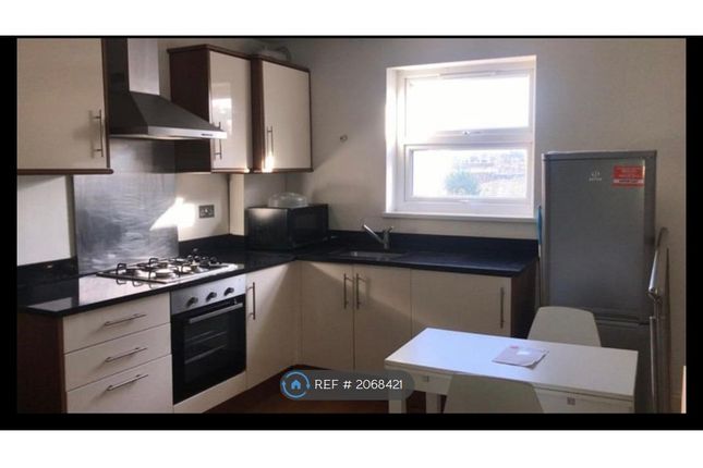 Flat to rent in Stoke Newington Common, London