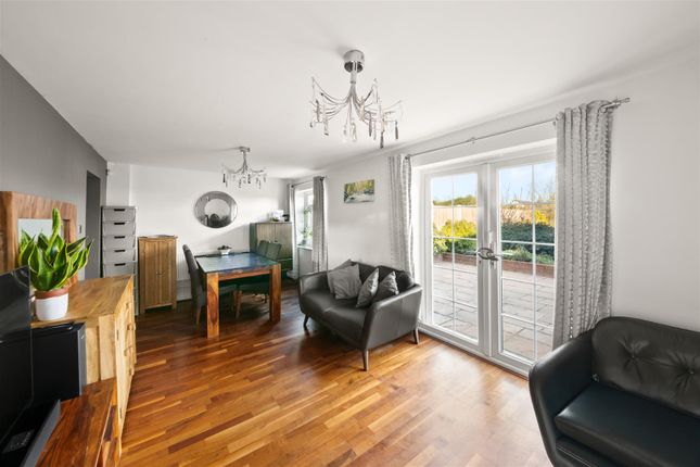 26, Copperfield Avenue, Uxbridge photo 3