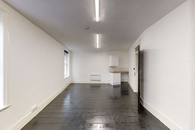Office to let in Back Hill, London