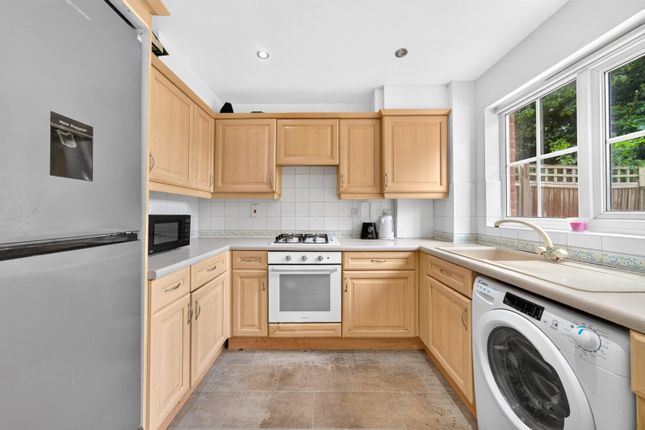 9, Dunster Court, Borehamwood photo 3