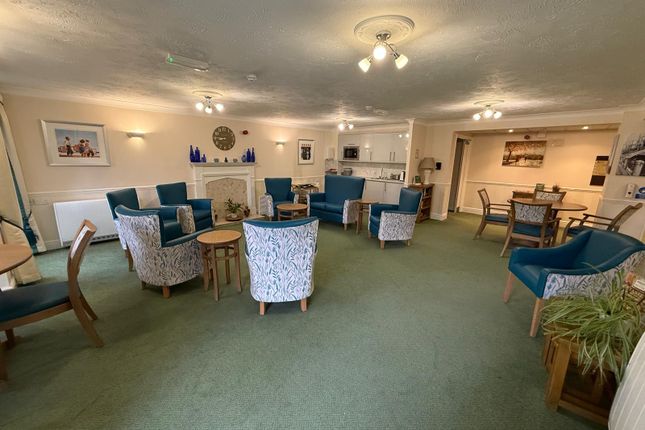 33, Camberley photo 2
