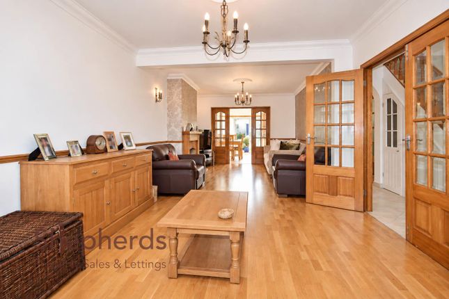 11, Clarendon Road, Cheshunt photo 4