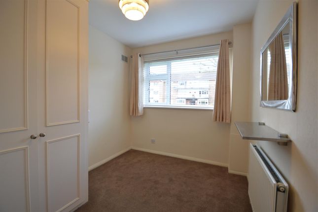 Flat to rent in Lovelace Gardens, Surbiton