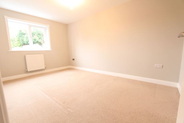 Flat to rent in Chesterfield Road, Dronfield
