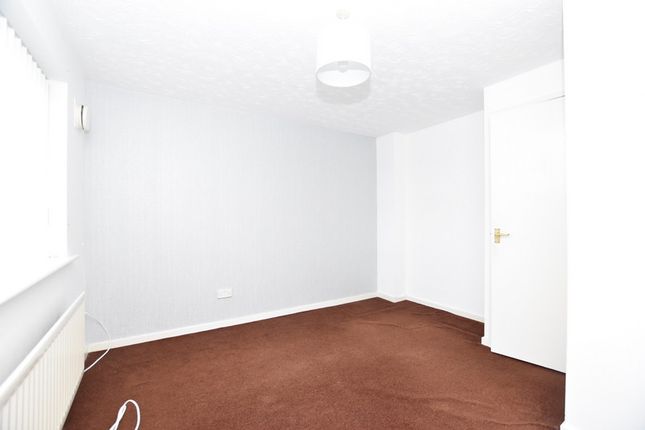 Town house to rent in Bowlers Close, Festival Heights, Stoke-On-Trent