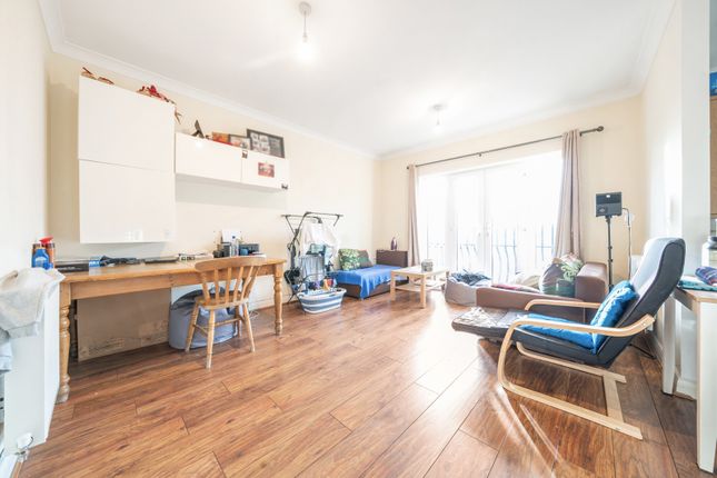 14, Maple Court, 2, Crosby Gardens, Uxbridge photo 3