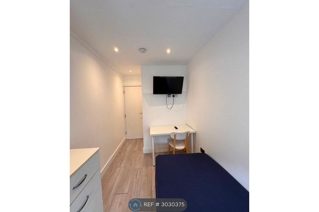 Flat, Stangate Royal St, London photo 2