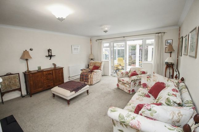 15 Meadow Close, Holt photo 3