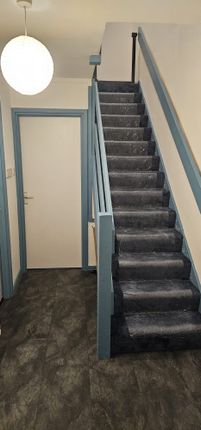 2-bed flat on Hatfield Court,64, Canberra Drive, Northolt, £250,000