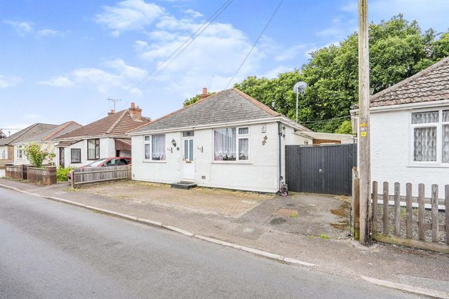 3 bed detached bungalow for sale in Calmore Gardens, Totton, Southampton SO40