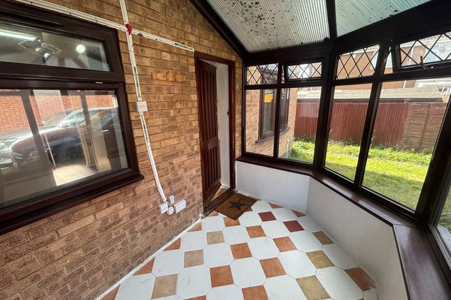 9, Lymington Close, Coventry photo 4