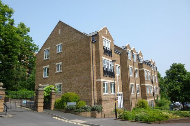 Flat to rent in Caversham Place, Sutton Coldfield, West Midlands