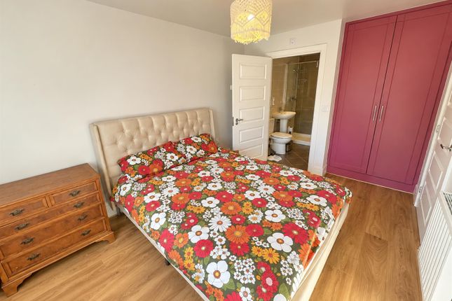 69, Kesteven Way, Corby photo 4