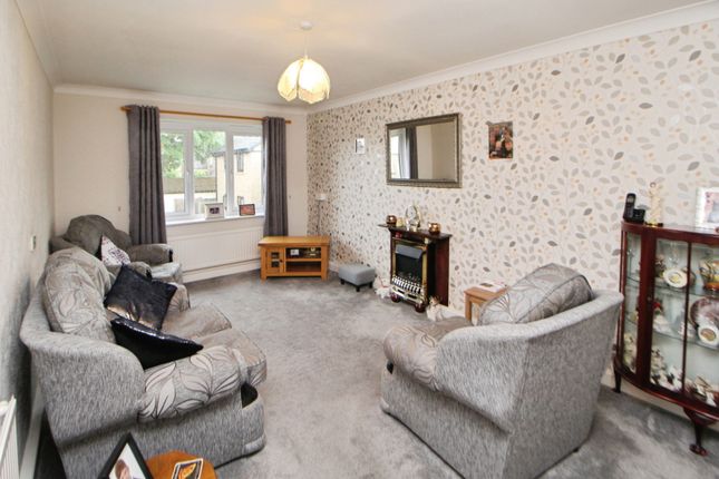 Flat 12, Arrowscroft Court,, Highfield Gardens, Hyde photo 2