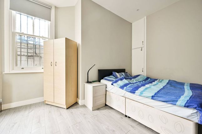 Thumbnail Flat to rent in Earls Court Squre, Earls Court, London