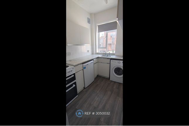 Flat, A Crendon St, High Wycombe photo 2