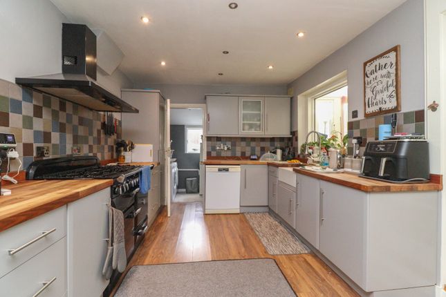 27, Victoria Avenue, Kent photo 2