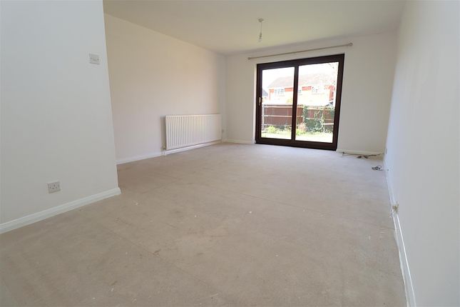 13, Camellia Close, Rainham photo 2
