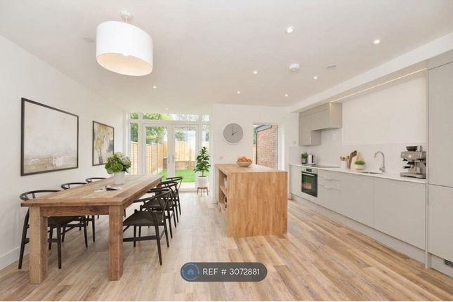 Vicarage Hill, Alton photo 4