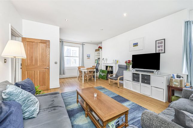 Flat 5, 7, Balham Grove, London photo 3