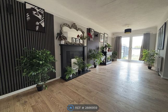 Suffolk Drive, Wilmslow, Cheshire photo 3